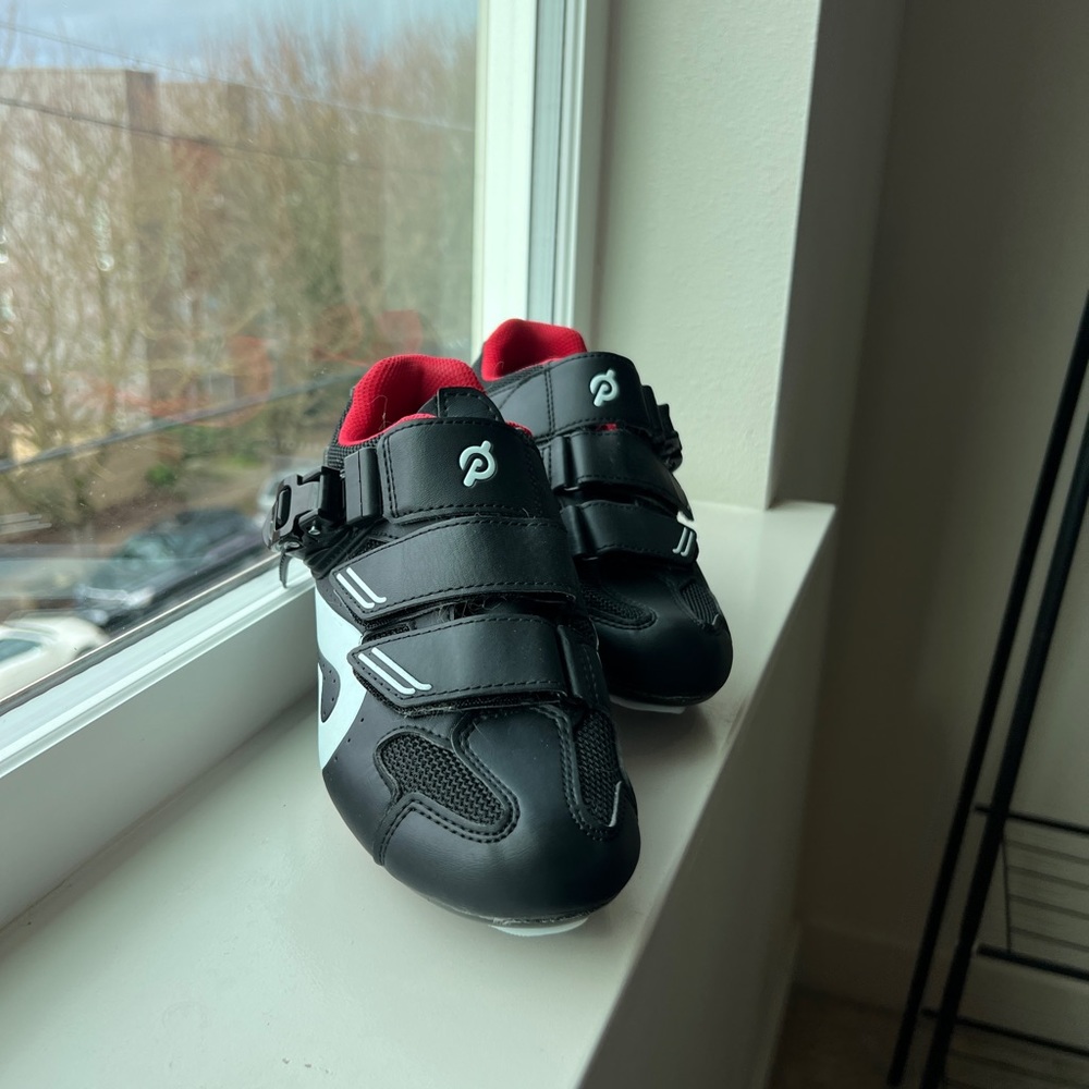 Women’s peloton cycling shoes!